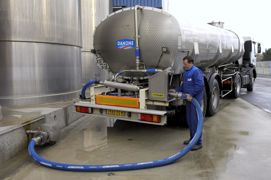 La conversion des producteurs livrant à Danone dans le Nord est aussi un moyen de réduire les volumes d’excédents conventionnels. © Stéphane Leitenberger La conversion des producteurs livrant à Danone dans le Nord est aussi un moyen de réduire les volumes d’excédents conventionnels. © Stéphane Leitenberger