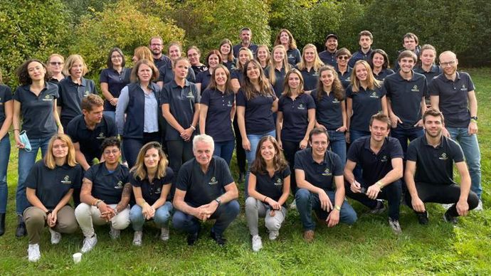 Une grande partie de l’équipe Agrosolutions lors de son séminaire annuel près de Reims.