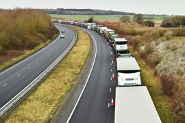 Avec ou sans accord commercial, le Royaume-Uni sera un pays tiers en 2021. Les contrôles aux frontières perturberont les flux de marchandises.
© AFP
Avec ou sans accord commercial, le Royaume-Uni sera un pays tiers en 2021. Les contrôles aux frontières perturberont les flux de marchandises.
© AFP