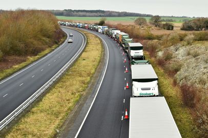
						Avec ou sans accord commercial, le Royaume-Uni sera un pays tiers en 2021. Les contrôles aux frontières perturberont les flux de marchandises. 
							© AFP