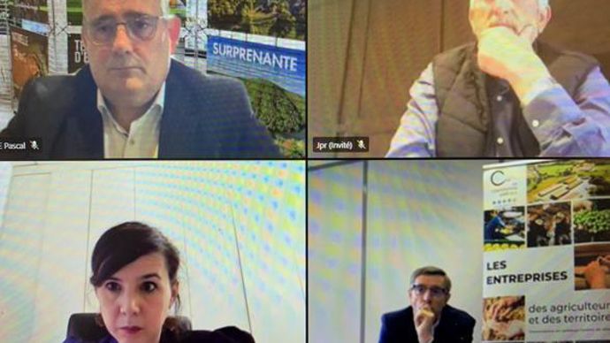 De g. à dr., Pascal Coste, président de la commission Nouvelle ruralité de l’Assemblée des départements de France, Jean-Pierre Raynaud, président de la commission Agriculture de Régions de France, Pauline Mazin, à la communication de l’ADF, et Dominique Chargé, président de La Coopération agricole. © H. LAURANDEL