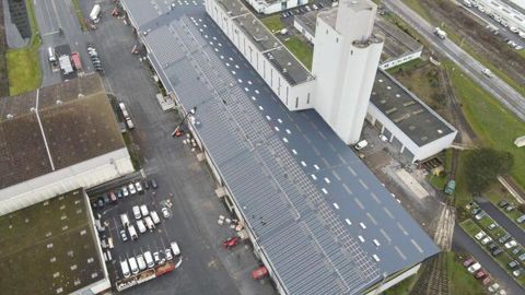 3 124 panneaux photovoltaïques fabriqués dans le Grand Est ont été installés sur la toiture de la station de semences de Reims.