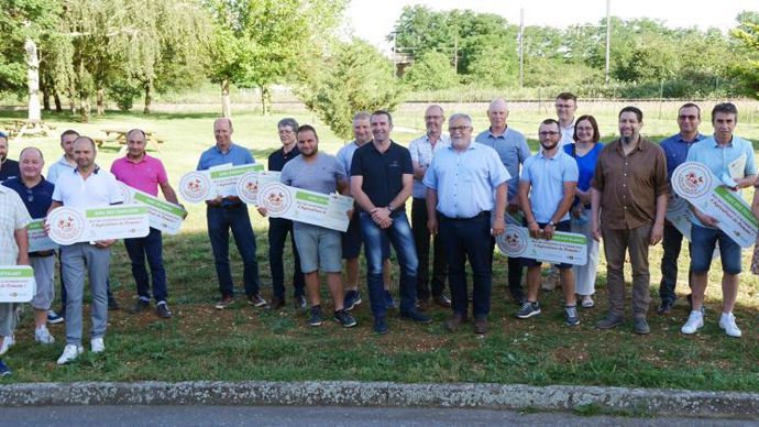 Mardi 15 juin, Dijon céréales a remis à douze de ses exploitations adhérentes leur certification Haute valeur environnementale, dans le cadre d’une démarche collective pour laquelle la coopérative est désormais habilitée.