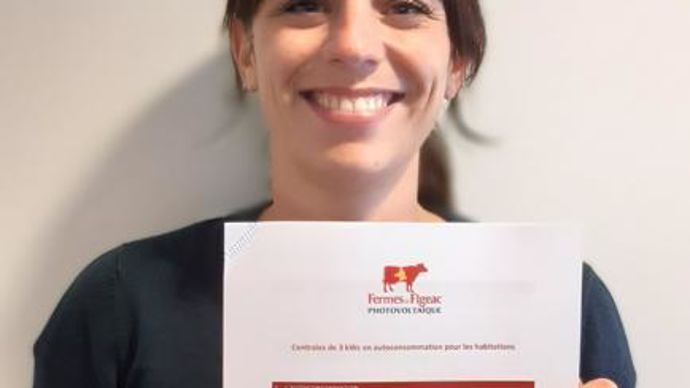 Maryane Lazard, chargée de projet chez Fermes de Figeac, développe l’opération collective d’installation de centrales photovoltaïques individuelles auprès des particuliers du Lot et les outils de communication destinés aux candidats.