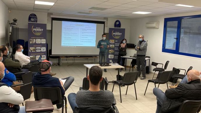 Huit viticulteurs gardois, clients de Perret SA, ont été réunis au siège du groupe Perret par Perret SA et EAS Conseil Agro, mercredi 24 février, pour former un groupe 30 000.
