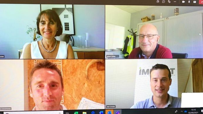 De gauche à droite, quatre collaborateurs du réseau Impaact présentent la formation dédiée aux jeunes TC des négoces membres : Évelyne Cussac, directrice des RH et de la communication, Gérard Pottier, chef de marché protection des plantes, Fabien Deguenand, animateur région Centre, et Jean Crosnier, animateur région Ouest. © H. LAURANDEL