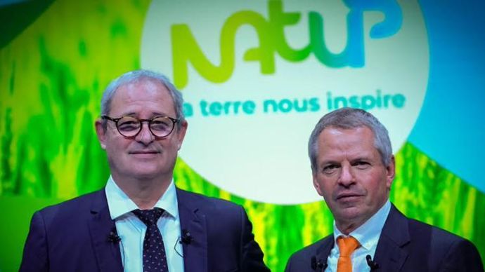 « Pour être efficace, il faut agir sur tous les fronts et rester concentré sur l’objectif », a insisté Jean-Charles Deschamps, le président de la coopérative NatUp (à dr.). À gauche, le directeur général Patrick Aps, lors de l’assemblée générale du 7 décembre.