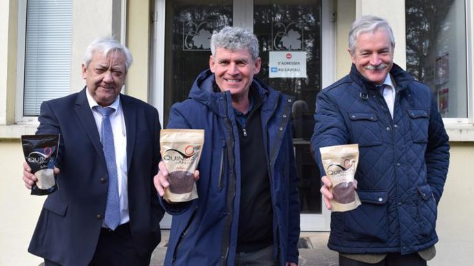 Jean-Michel Mignot, directeur général de la CAPL (à g.), Christian Blet, président, et Patrick Brémaud, DG adjoint. Le quinoa sera la première production travaillée à Longué-Jumelles, sur le site de Perles d’Anjou. © A. MABIRE