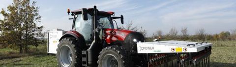Désherbage électrique. Le Xpower, de Zasso, est composé d’une génératrice entraînée par la prise de force et, à l’avant, de deux rangées d’applicateurs en contact avec les plantes. Le circuit est fermé par des applicateurs de mise à la terre. La tension est de 6 000 volts.