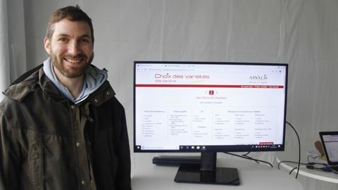 Alexis Decarrier, animateur de la filière blé tendre chez Arvalis, présentait aux Culturales le nouvel outil « Choix des variétés de blé tendre ». © R. FOURREAUX