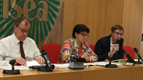 Lors d’une conférence de presse au siège de la FNSEA, mardi 1er octobre, Dominique Chargé, président de Coop de France (à dr.) a exposé avec Christiane Lambert, présidente de la FNSEA et Richard Girardot, président de l’Ania, les grandes lignes du pacte productif co-élaboré par les trois organisations. © H. LAURANDEL
