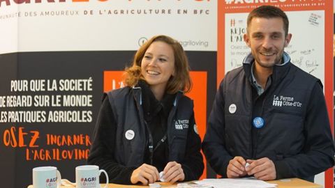 Lancement de la campagne Agriloving lors de la Foire de Dijon, avec Camille Mancosu, chargée de communication de Dijon céréales, et François-Xavier Lévêque, responsable communication des JA Côte-d’Or et aussi à la chambre d’agriculture. © AMANDINE IBLED