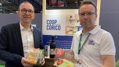 Jérôme Calleau, président du groupe Cavac (à g.), et Christophe Ménoret, responsable de Coopcorico.fr, ont présenté au Sia quelques produits commercialisés en ligne. © H. LAURANDEL