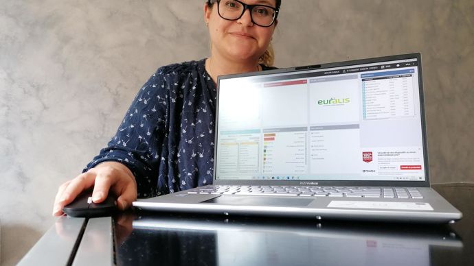 Valérie Couderc (photo) et ses quatre employées suivent les adhérents d’Euralis et de deux négoces du Sud-Ouest pour leurs déclarations Pac, en télétravail depuis chez elles jusqu’au 31 mai. © AGROLIA CONSEIL