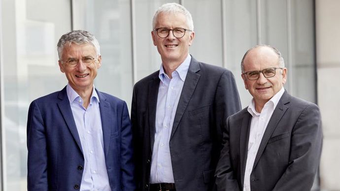 De gauche à droite, l’équipe dirigeante du groupe Even avec Christian Couilleau, son DG, Guy Le Bars, président du conseil d’administration, et le futur DG, Christian Griner, actuellement DG de la filiale laitière Laïta. © E. PAIN