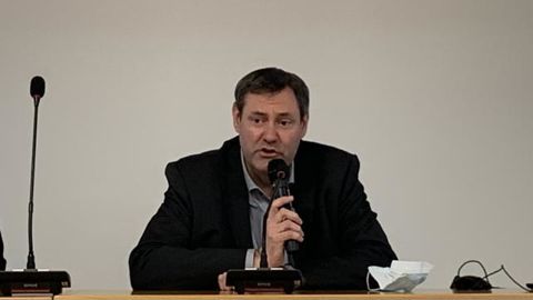 « Cette analyse de sève nous permet de déterminer un programme adapté aux besoins de chaque variété », explique Philippe Michonneau, responsable agronomique à la Scara. © L. PETIT