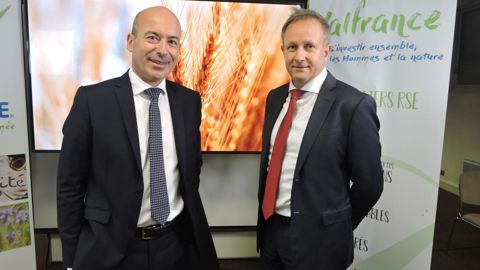Christophe Grison, président de Valfrance (à g.) et Laurent Vittoz, DG : « Nous souhaitons aussi accompagner nos adhérents dans des démarches nouvelles comme la méthanisation. »
