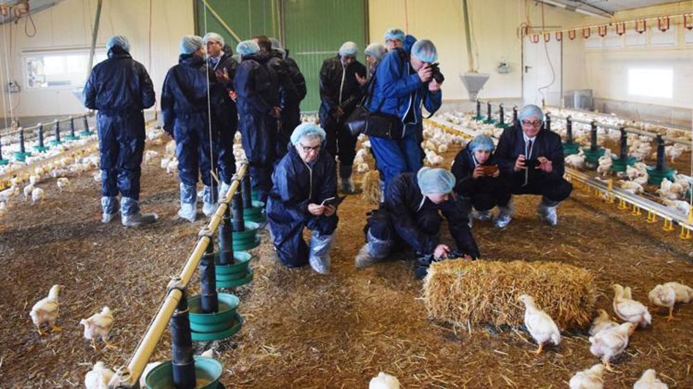 Améliorer l’image de l’élevage, par exemple avec ici le voyage de presse organisé par l’interprofession avicole Anvol en 2021, doit contribuer à améliorer l’image et donc l’attractivité de l’élevage. © Y. BOLOH