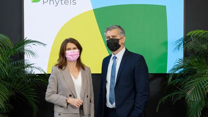 « Un changement de nom nous est apparu comme une évidence. Il était important de marquer une rupture et d’être en adéquation avec ces quatre piliers du combinatoire », affirme Emmanuelle Pabolleta, directrice générale de Phyteis, ici avec Bruno Baranne, président. © LUC PERENOM