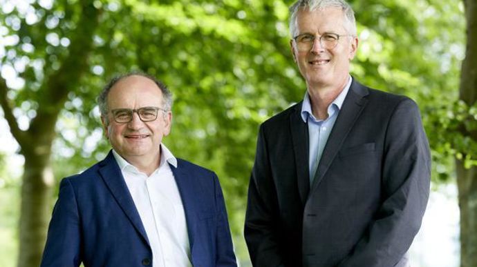 Christian Griner (à g.), directeur général d’Even, et Guy Le Bars, son président, ont présenté le 7 avril les résultats du groupe et, notamment, son engagement en matière de développement durable. © E. PAIN/EVEN