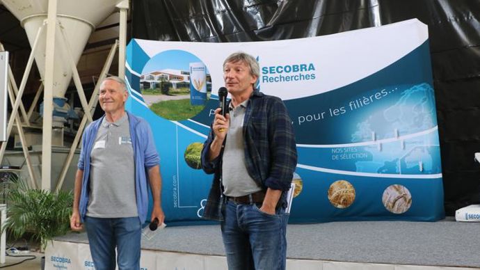 Dominique Dutartre (à g.), président de Secobra, et Gilles Fouquin, directeur général : « Au fil des années, notre métier est devenu une course de vitesse avec ses techniques d’accélération du progrès génétique, la SSD, l’haplo-diploïdisation et la culture à contre-saison. » © B. CAILLIEZ
