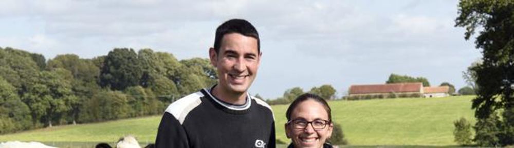 Samuel Dujardin et Aurélie Chandavoine.« Sur notre exploitation, il y a du travail pour deux personnes et demie, voire trois personnes. Avec l’aide de notre apprenti, nous prenons un week-end par mois et deux semaines de vacances. » Samuel Dujardin et Aurélie Chandavoine.« Sur notre exploitation, il y a du travail pour deux personnes et demie, voire trois personnes. Avec l’aide de notre apprenti, nous prenons un week-end par mois et deux semaines de vacances. »