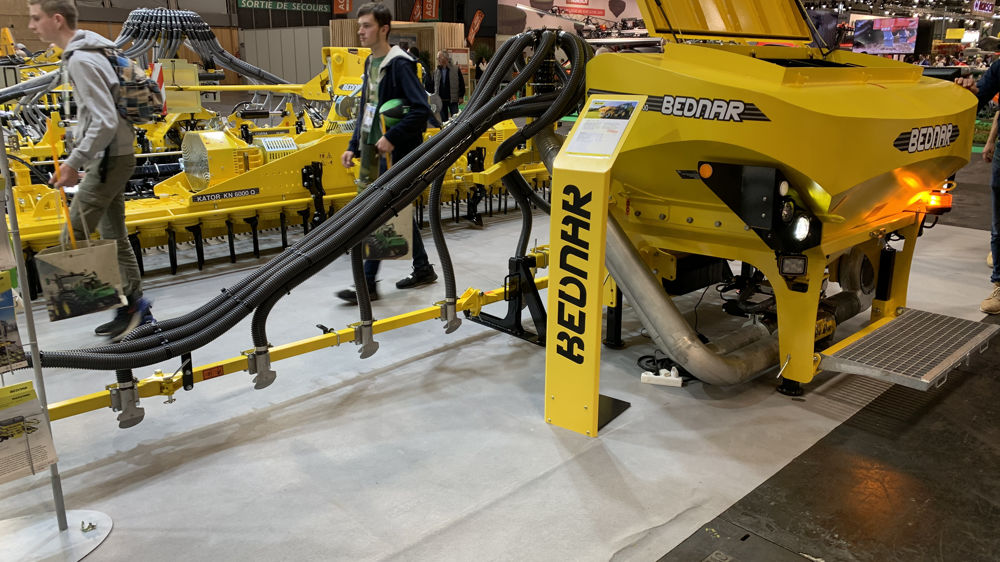 Bednar : une trémie frontale à tout faire avec la Seed Box SB 