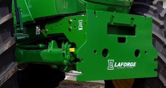 Plaque Setra de Laforge sur un tracteur John Deere 6210 R