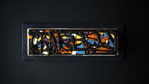 La bûche créée par le chef pâtissier Benoît Gressent pour l’hôtel Molitor.  G.Martens