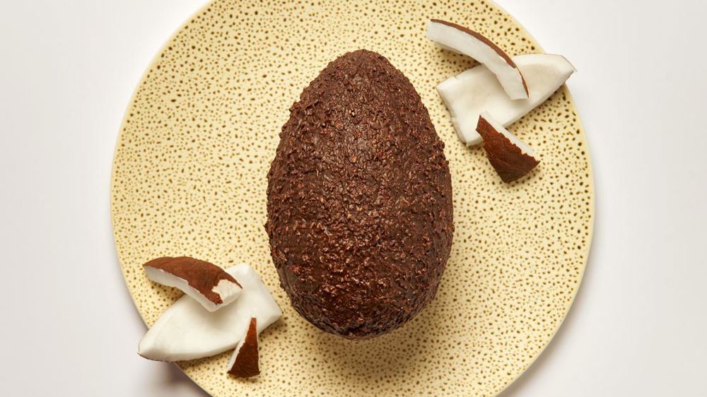 Le Royal Palm Beachcomber Luxury célèbre Pâques avec son œuf guimauve signé Christophe Michalak