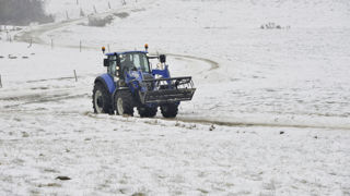 Meteonews appelle à la prudence face à l'arrivée de chutes de neige en basse altitude. Meteonews appelle à la prudence face à l'arrivée de chutes de neige en basse altitude.