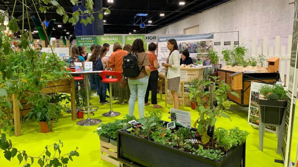 Avec les acteurs Astredhor, Afaup, Agrove et Mauve, les visiteurs ont pu échanger sur les rôles des végétaux en matière d'agriculture urbaine. Avec les acteurs Astredhor, Afaup, Agrove et Mauve, les visiteurs ont pu échanger sur les rôles des végétaux en matière d'agriculture urbaine.