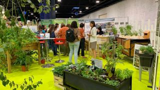 Avec les acteurs Astredhor, Afaup, Agrove et Mauve, les visiteurs ont pu échanger sur les rôles des végétaux en matière d'agriculture urbaine.