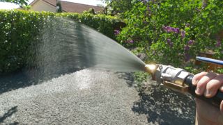 Le matériel Urba-Spray fabriqué en France permet de végétaliser par hydro-projection les solutions Urba-Mulch. Sa compacité, la facilité d'utilisation et son prix permettent de démocratiser l'hydroseeding auprès des entreprises du paysage et des collectivités.