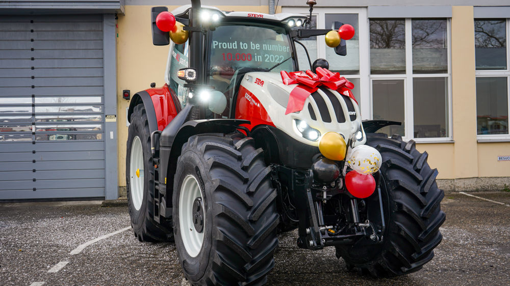 Saint-Valentin franchit le cap des 10 000 tracteurs Saint-Valentin franchit le cap des 10 000 tracteurs