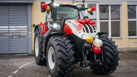 Saint-Valentin franchit le cap des 10 000 tracteurs Saint-Valentin franchit le cap des 10 000 tracteurs