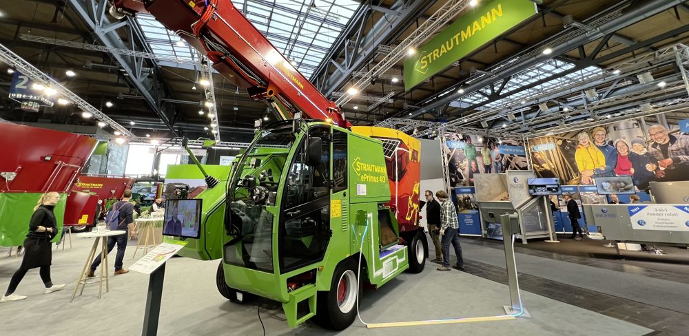 Strautmann a dévoilé un prototype de mélangeuse électrique lors d'Eurotier 2022.