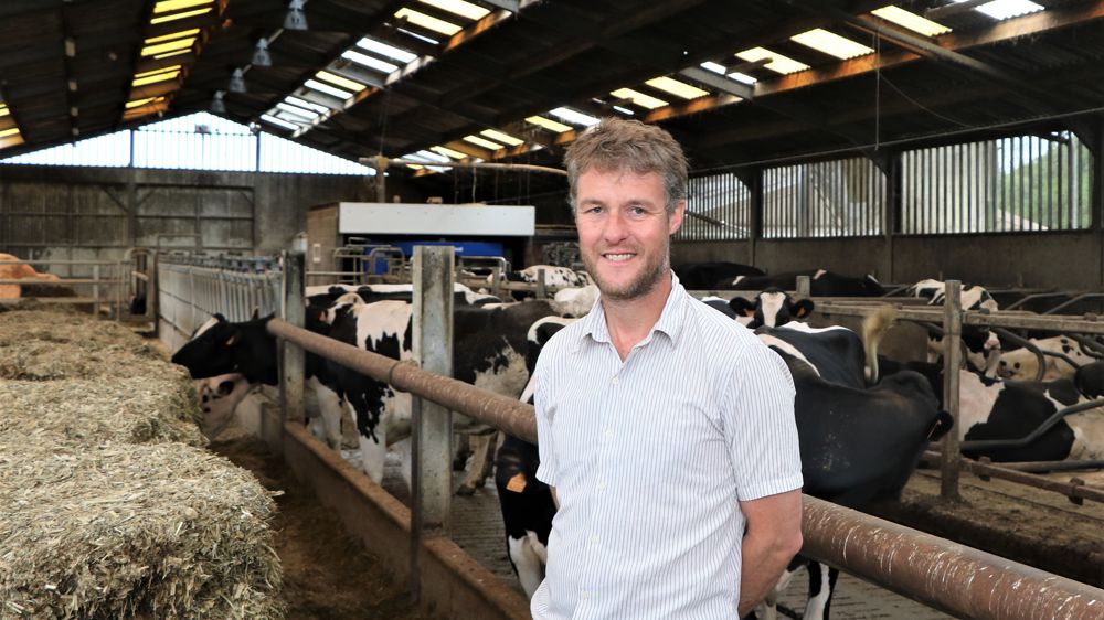 Fabien Vanneste : « Pour faciliter mon travail, j’ai tour à tour acheté un pousse-cube pour l’ensilage, investi dans un robot de traite et opté pour un aliment mélangé à l’avance au silo. »
