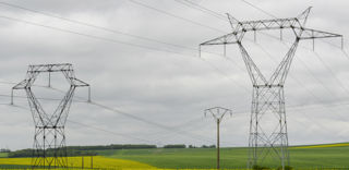 Les fournisseurs d'électricité devront proposer un contrat révisé à toutes les TPE qui e sont pas éligibles au bouclier tarifaire, et qui ont renégocié leur contrat entre le 1er juillet et le 31 décembre 2022. Les fournisseurs d'électricité devront proposer un contrat révisé à toutes les TPE qui e sont pas éligibles au bouclier tarifaire, et qui ont renégocié leur contrat entre le 1er juillet et le 31 décembre 2022.