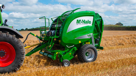 La McHale V6760 fonctionne avec une alimentation hydraulique de type power beyond dotée du signal de charge load sensing. La McHale V6760 fonctionne avec une alimentation hydraulique de type power beyond dotée du signal de charge load sensing.