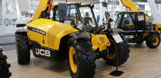 Le 530.60 de JCB entre dans la catégorie des chargeurs télescopiques 6 mètres et 3 tonnes. Le 530.60 de JCB entre dans la catégorie des chargeurs télescopiques 6 mètres et 3 tonnes.