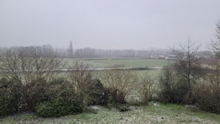 Météo-France prévoit une fin de semaine encore hivernale avec de la neige, des températures basses et quelques gelées matinales. Météo-France prévoit une fin de semaine encore hivernale avec de la neige, des températures basses et quelques gelées matinales.