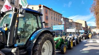 Les producteurs de cerises ont manifesté à Tournon-sur-Rhône (Ardèche), le 16 janvier 2023. Les producteurs de cerises ont manifesté à Tournon-sur-Rhône (Ardèche), le 16 janvier 2023.