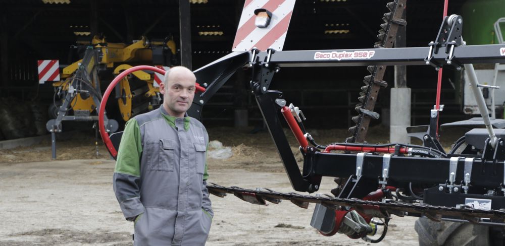Olivier Deslandes est satisfait par sa faucheuse à sections. Elle est légère et assure une coupe nette des plantes, favorable à leur bonne repousse.