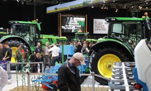 John Deere renonce au Sima 2024 pour se recentrer sur des événements locaux et ainsi se rapprocher de ses clients et concessionnaires. John Deere renonce au Sima 2024 pour se recentrer sur des événements locaux et ainsi se rapprocher de ses clients et concessionnaires.