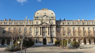 Le tribunal de Marseille a infligé une amende à une société de transport de travailleurs agricoles détachés. Le tribunal de Marseille a infligé une amende à une société de transport de travailleurs agricoles détachés.