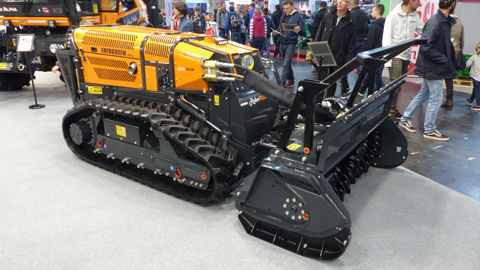 Le RoboPlus d’Energreen, présenté ici au Sima 2022, embarque une motorisation diesel Deutz de 100 ch. Le RoboPlus d’Energreen, présenté ici au Sima 2022, embarque une motorisation diesel Deutz de 100 ch.