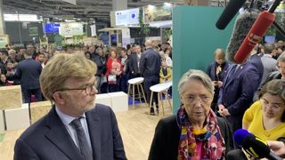 Elisabeth Borne a présenté au Salon de l'agriculture un plan pour les molécules phytos les plus à risque de ne pas avoir d'alternatives crédibles et efficaces. Elisabeth Borne a présenté au Salon de l'agriculture un plan pour les molécules phytos les plus à risque de ne pas avoir d'alternatives crédibles et efficaces.