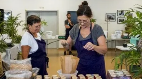 À la distribution des commandes de l’association Vrac à Montpellier. Capture d’écran de l’émission, à (ré)écouter sur le site de France Inter.