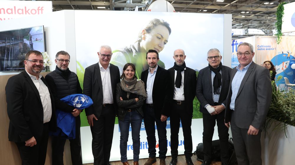 Le 1er mars 2023 au Salon de l'agriculture, le Crédit Mutuel - CIC et le groupe NGPA signent un partenariat pour la visibilité des offres d'emplois agricoles.